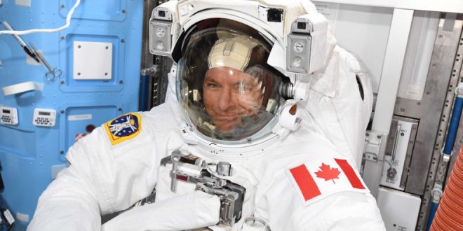 David Saint-Jacques spacesuit check